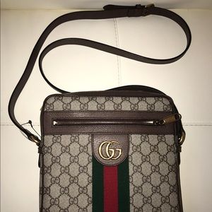 Gorgeous women Gucci bag ..!